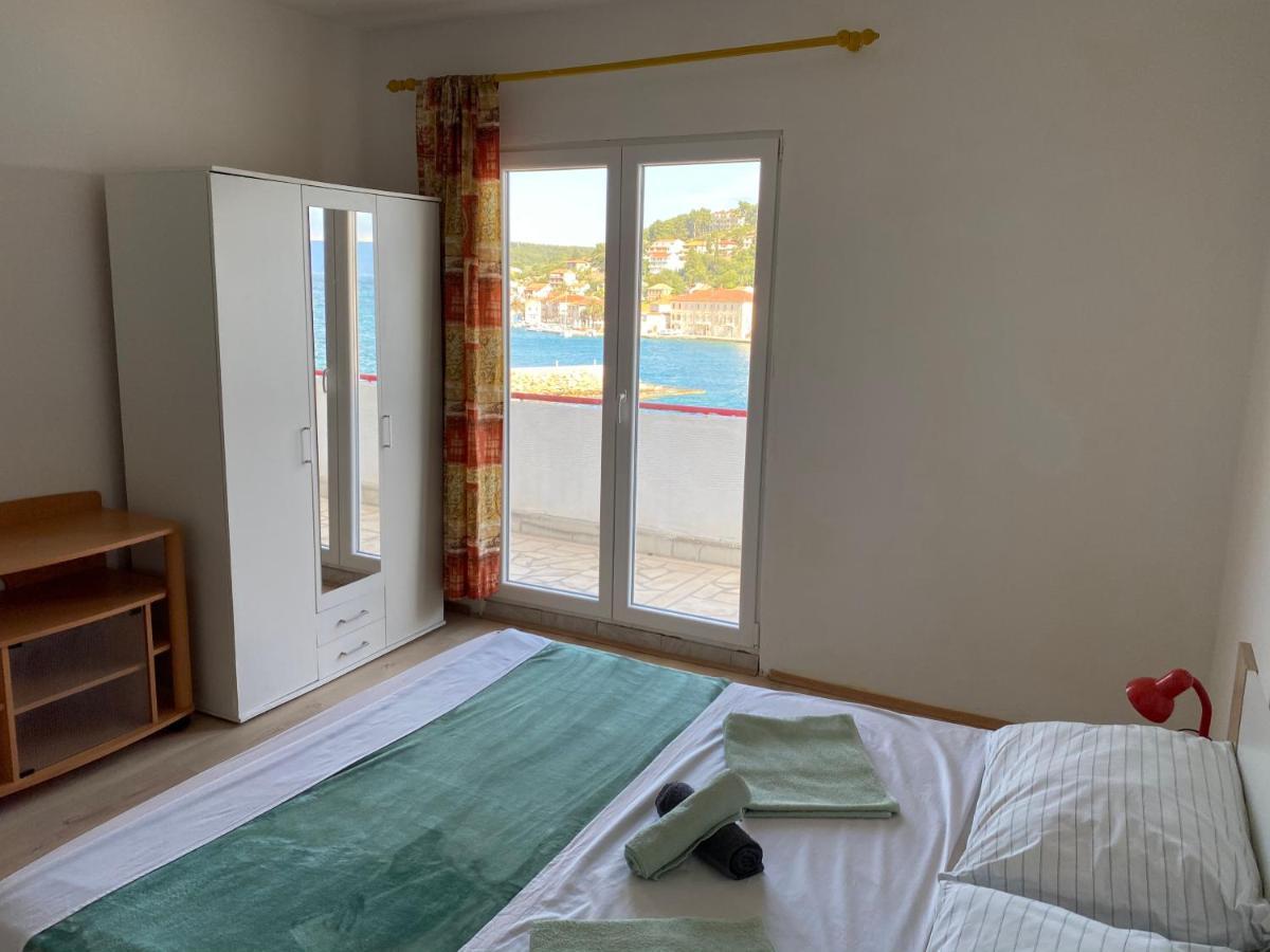 Apartments Peronja Jelsa Seafront Екстер'єр фото