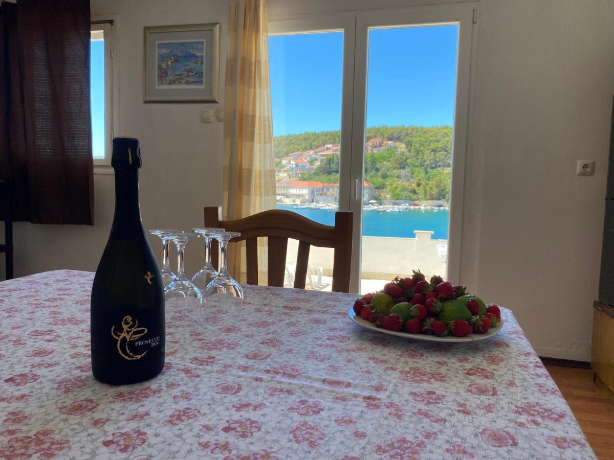 Apartments Peronja Jelsa Seafront Екстер'єр фото