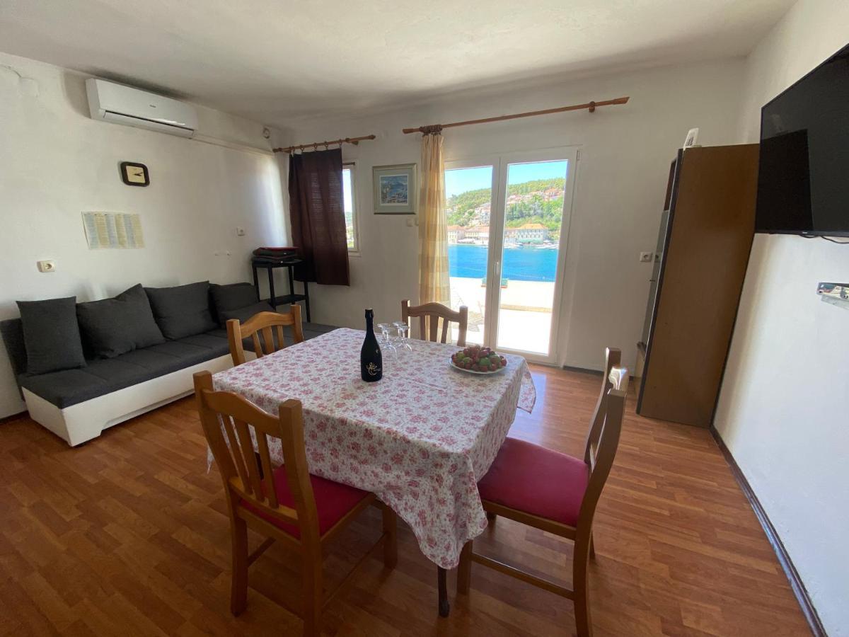 Apartments Peronja Jelsa Seafront Екстер'єр фото
