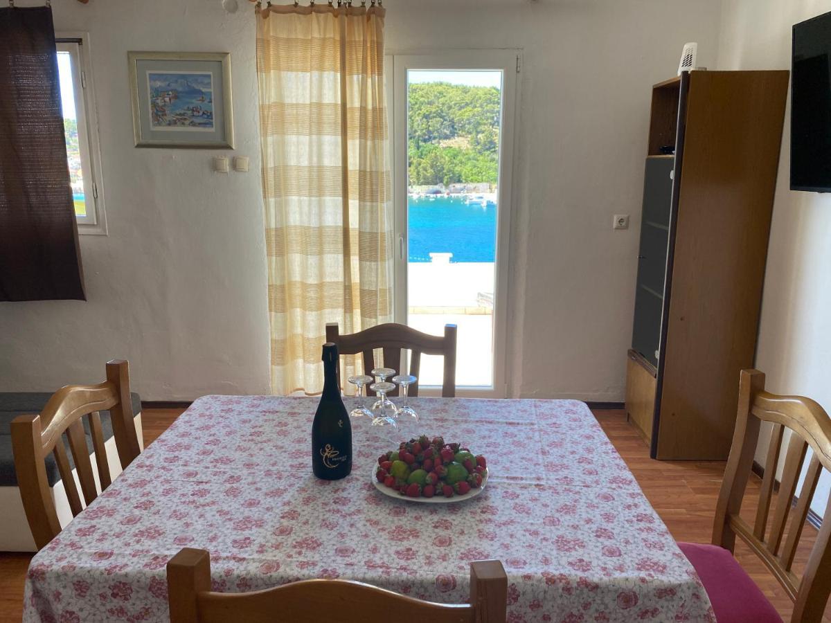 Apartments Peronja Jelsa Seafront Екстер'єр фото