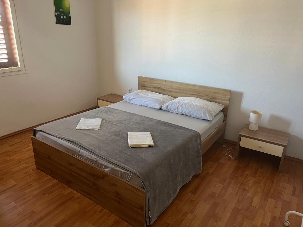 Apartments Peronja Jelsa Seafront Екстер'єр фото