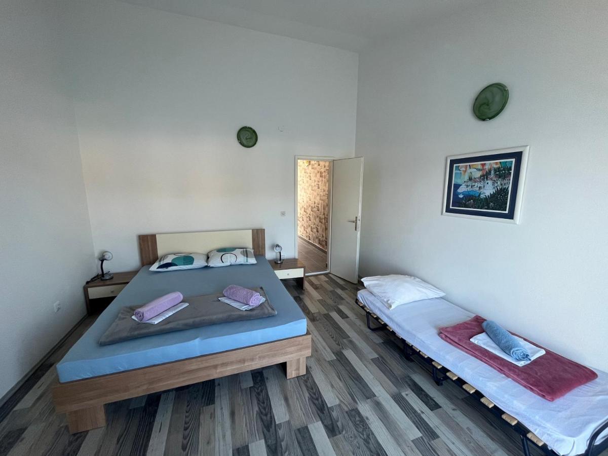 Apartments Peronja Jelsa Seafront Екстер'єр фото