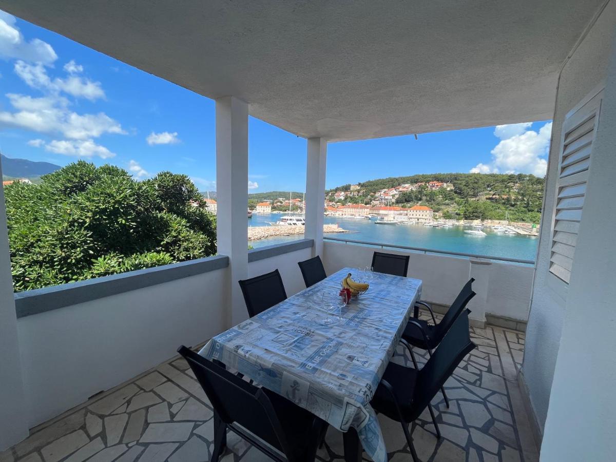 Apartments Peronja Jelsa Seafront Екстер'єр фото