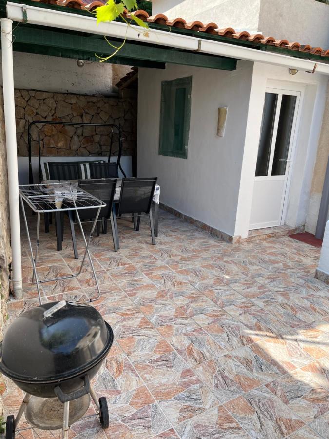 Apartments Peronja Jelsa Seafront Екстер'єр фото
