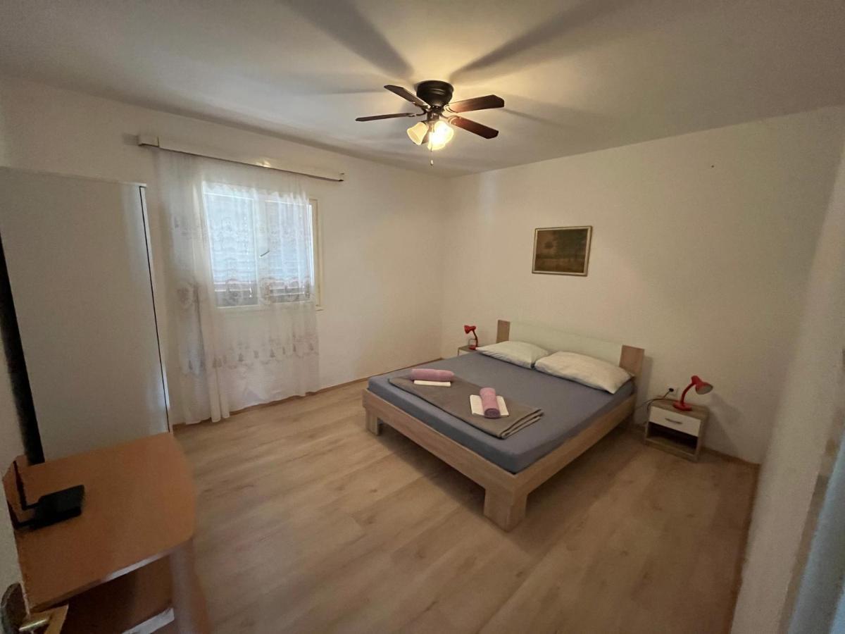 Apartments Peronja Jelsa Seafront Екстер'єр фото