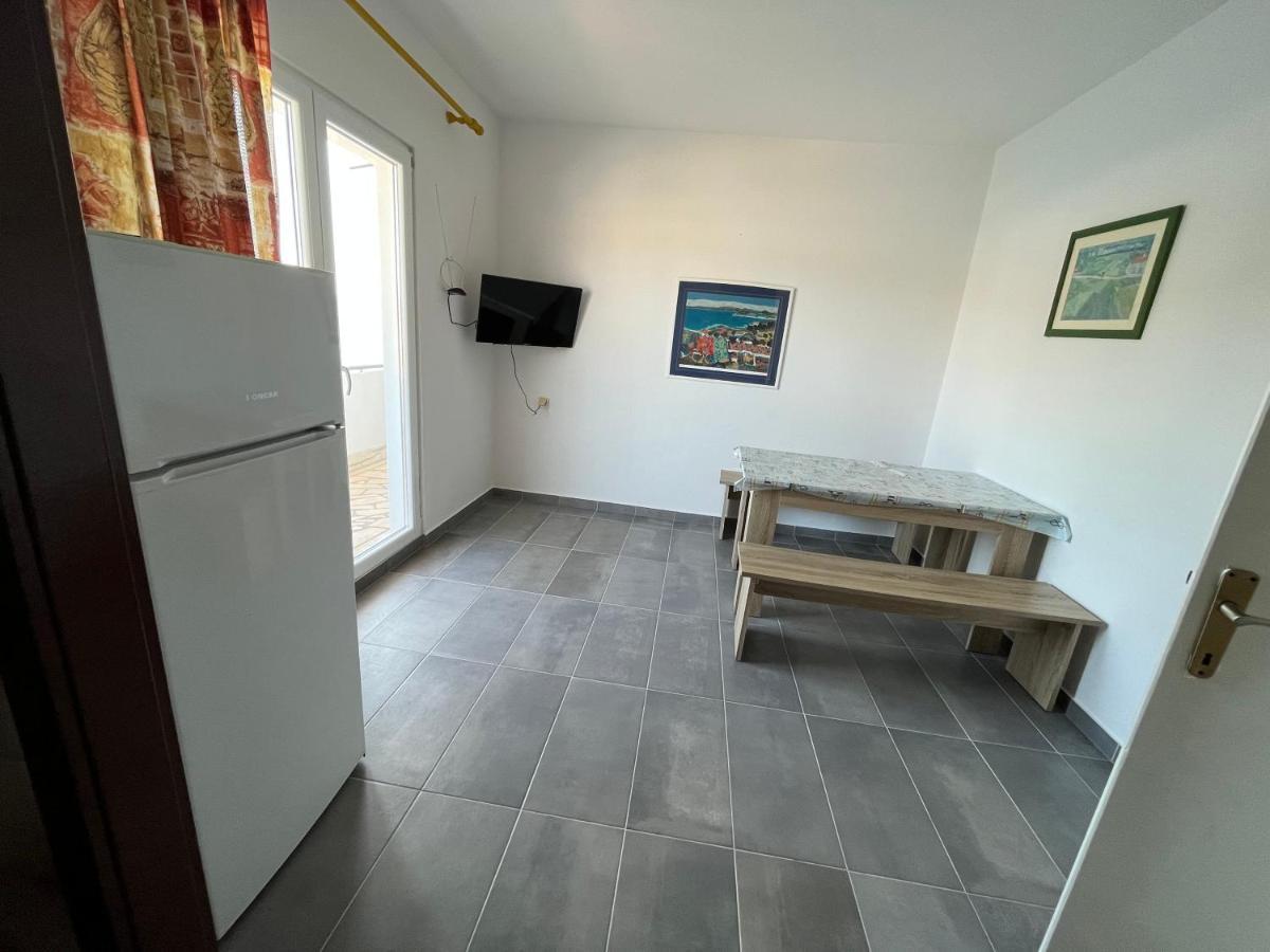 Apartments Peronja Jelsa Seafront Екстер'єр фото