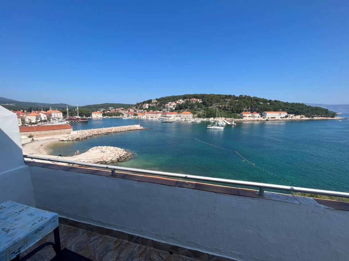 Apartments Peronja Jelsa Seafront Екстер'єр фото