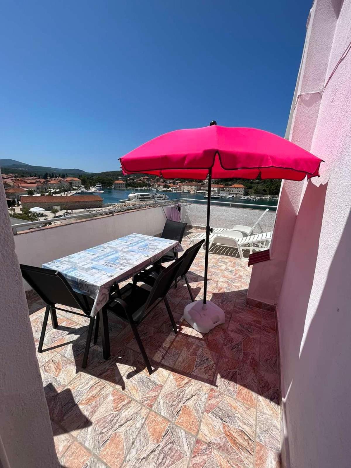 Apartments Peronja Jelsa Seafront Екстер'єр фото