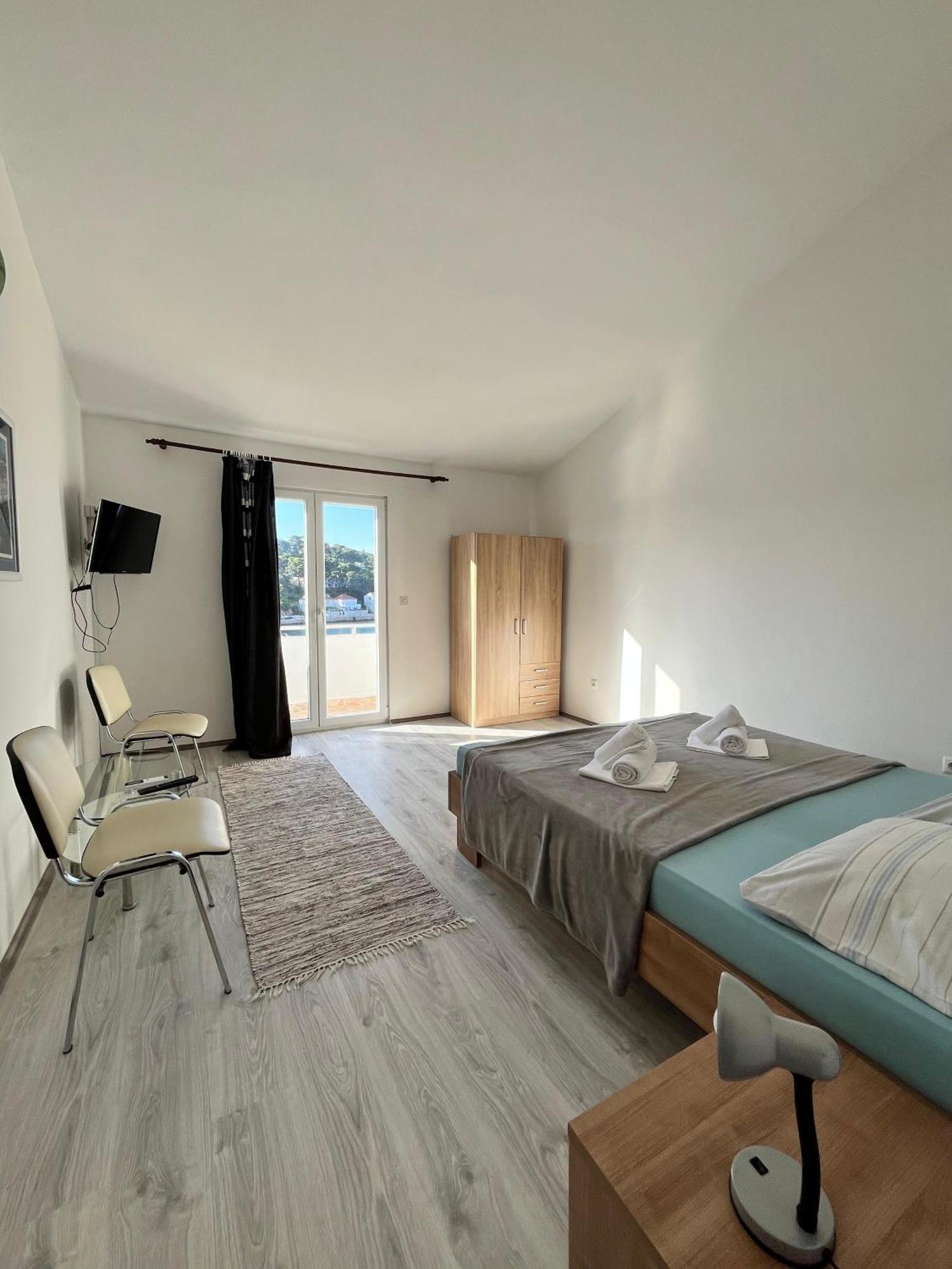 Apartments Peronja Jelsa Seafront Екстер'єр фото