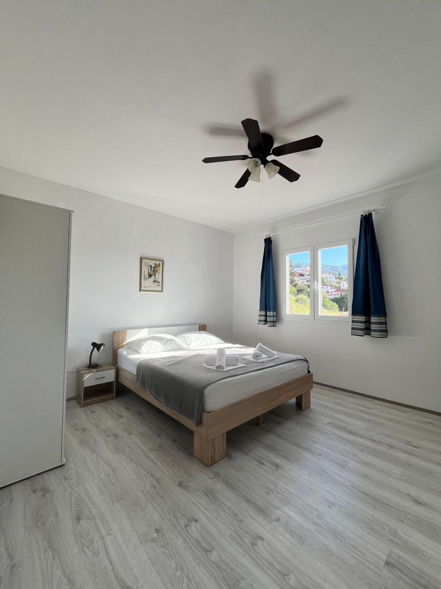 Apartments Peronja Jelsa Seafront Екстер'єр фото