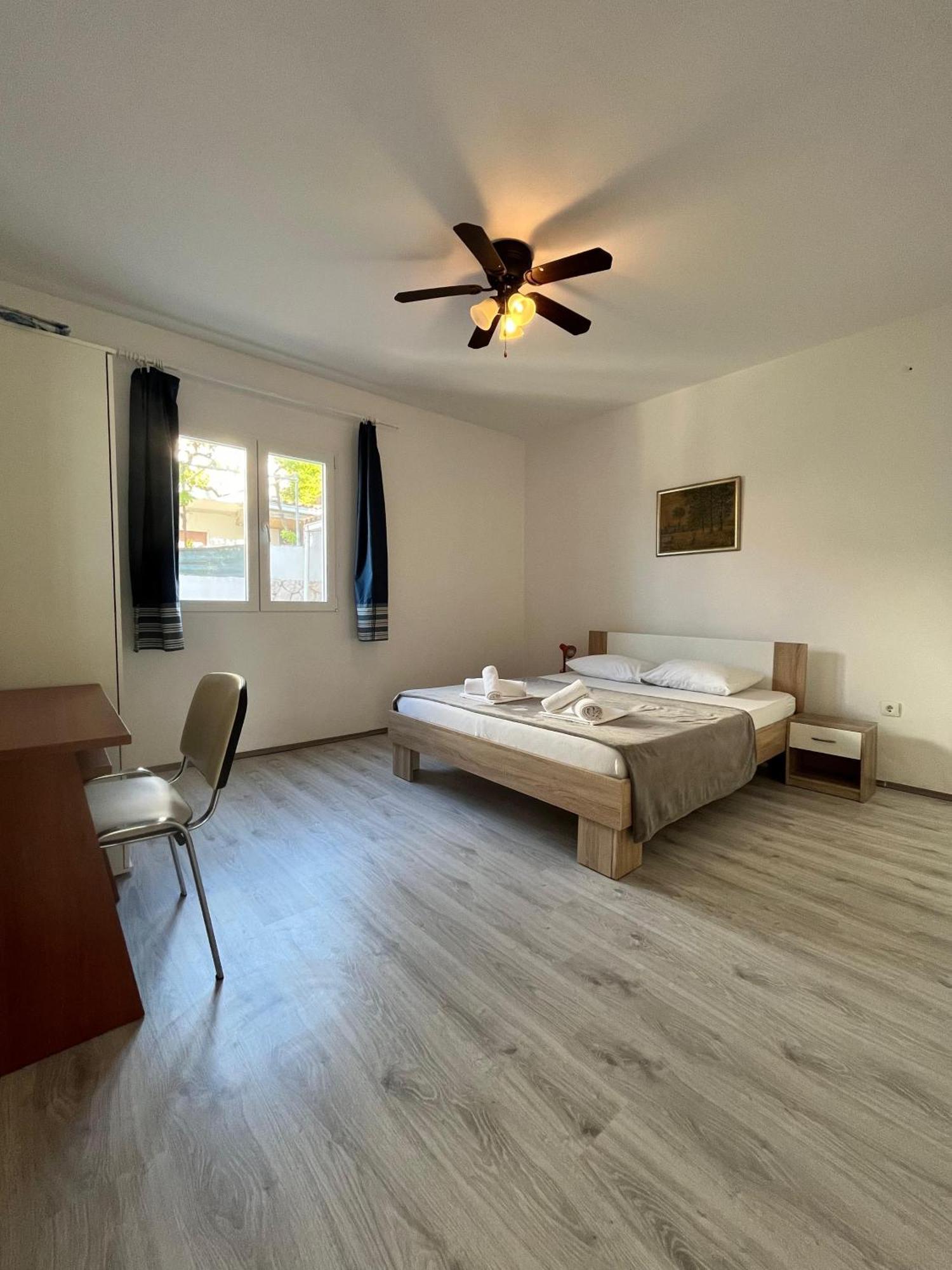 Apartments Peronja Jelsa Seafront Екстер'єр фото