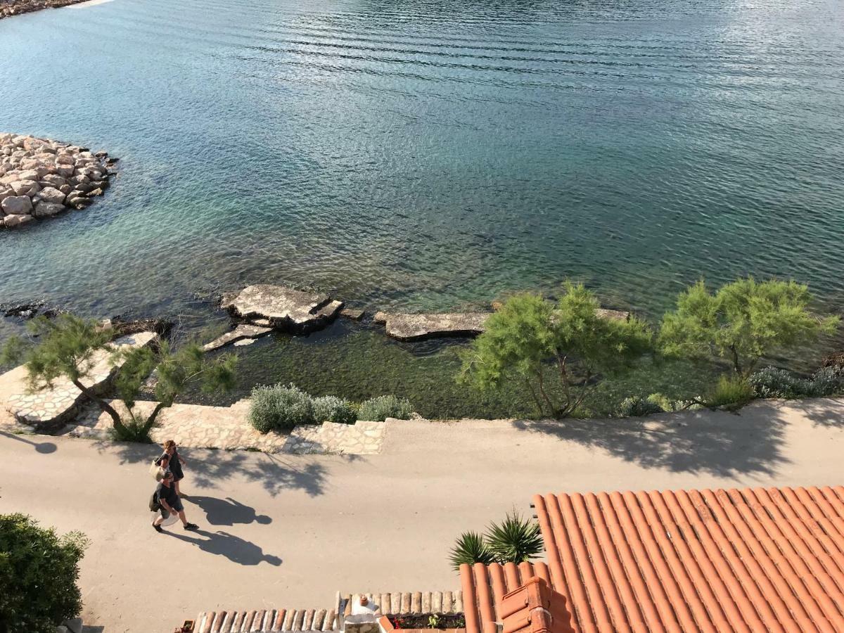 Apartments Peronja Jelsa Seafront Екстер'єр фото